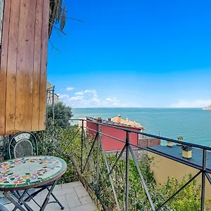 rossi-tramonti-sul-mare-4-historical-apartment-with-sea-view.hotelitalianriviera.com/